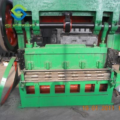 CINA 2m Lebar Customized Steel Fencing Mesh Membuat Mesin Produksi Permintaan tinggi pemasok